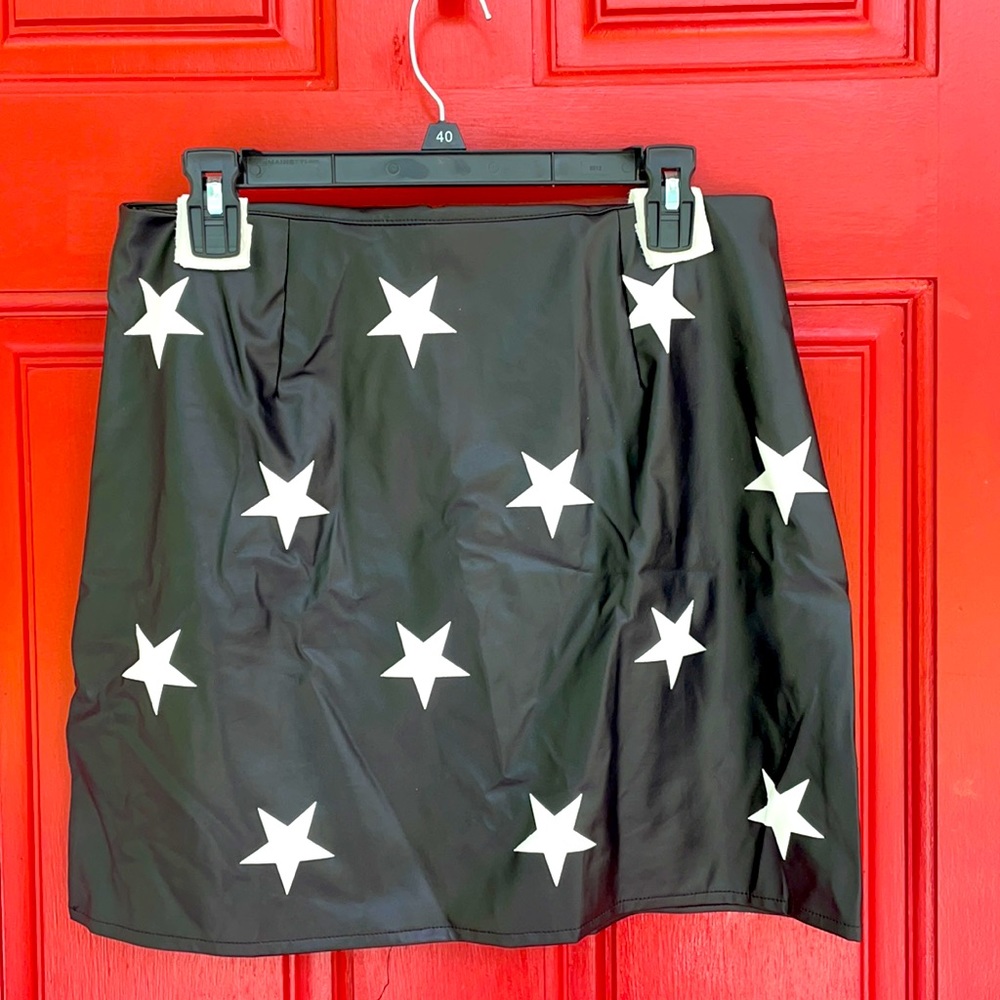 Faux leather star mini skirt!